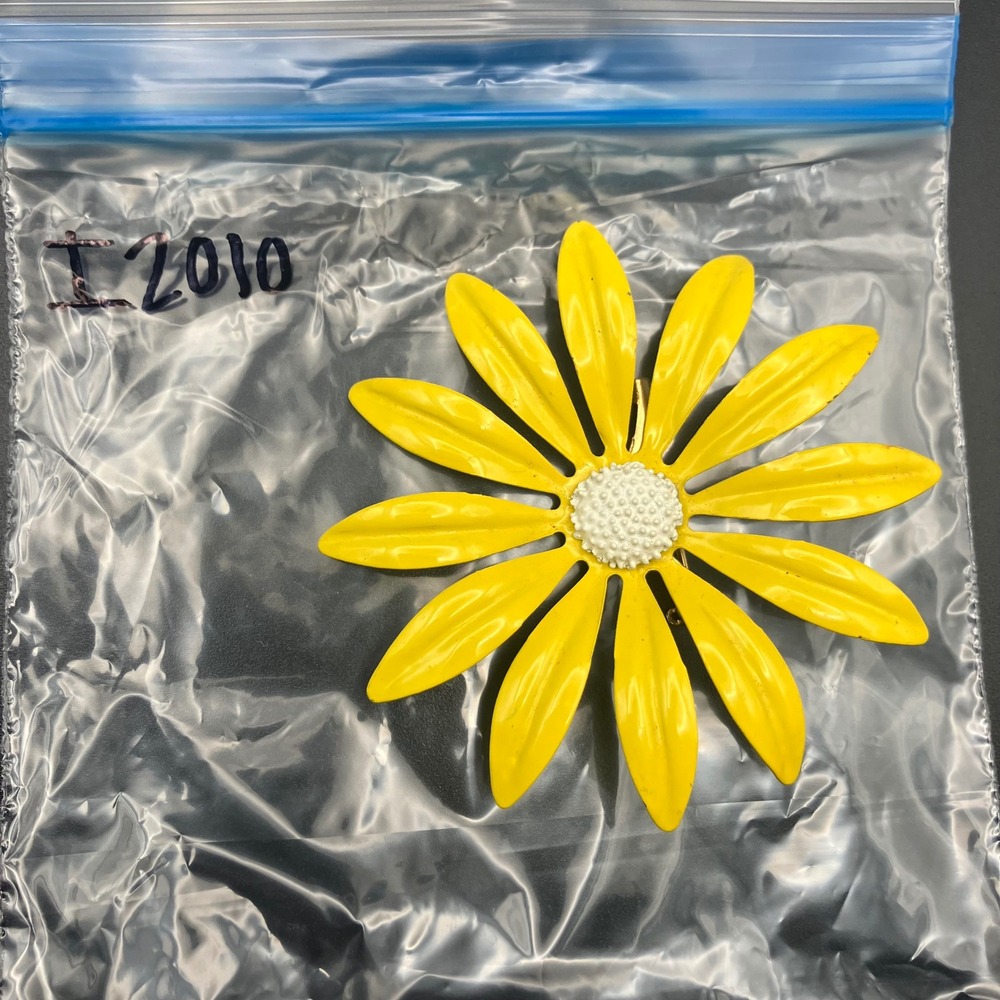 Vintage Enamel Flower Brooch Yellow White Daisy Floral Pin Large 3.25" - Picture 9 of 9